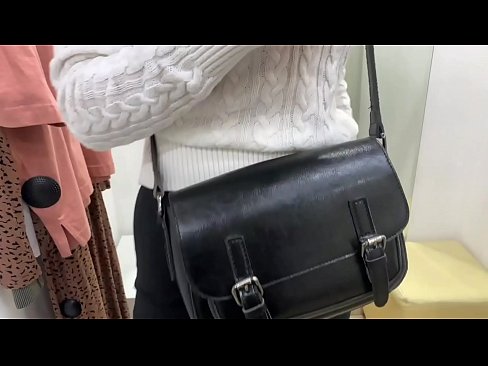 ❤️ Almenn sjálfsfróun ungrar tíkar FeralBerry með dildó í mátunarklefa ☑ Fallegt klám á is.robosexshop.ru ❌️❤