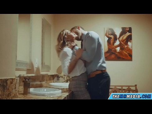 ❤️ Þegar busty ljóska tælir þig á almenningssalerni ☑ Fallegt klám á is.robosexshop.ru ❌️❤